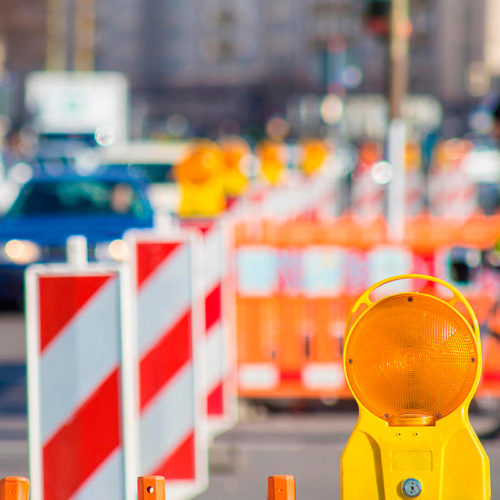 Autocolantes para sinalização rodoviária em estaleiros de construção