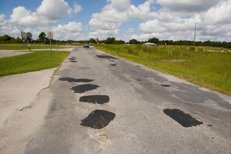 reparar-bache-carretera ropa laboral alta visibilidad